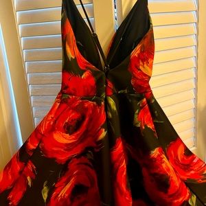 🌹Ruby red rose print dress🌹